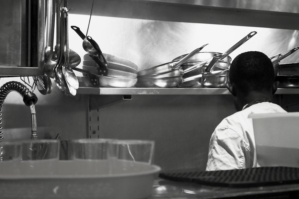 Which Is the Best Material for a Long-Lasting Piping Bag for Cake Decorating?